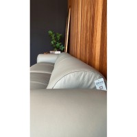 Sofá Ondine 2 Módulos em Couro Legítimo com Design Orgânico e Costuras Decorativas