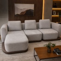 Sofá com Chaise Riley 3 Módulos Encosto com Almofadas Soltas Base em Composê