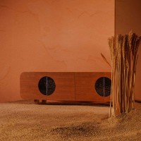 Sofá Table Sublime com Portas Detalhe Vidro Fusing Estrutura Lâmina de Madeira Pés Madeira Maciça Tauari