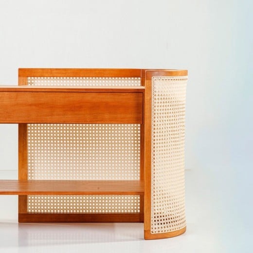 Aparador Petúnia com Gavetas e Prateleira Laminada Base Madeira Tauari Detalhe Rattan Sextavado