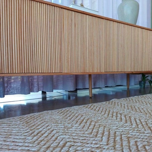Buffet Raya Tampo Lâmina Cinamomo Estrutura Madeira de Manejo Design by Studio 3 Design