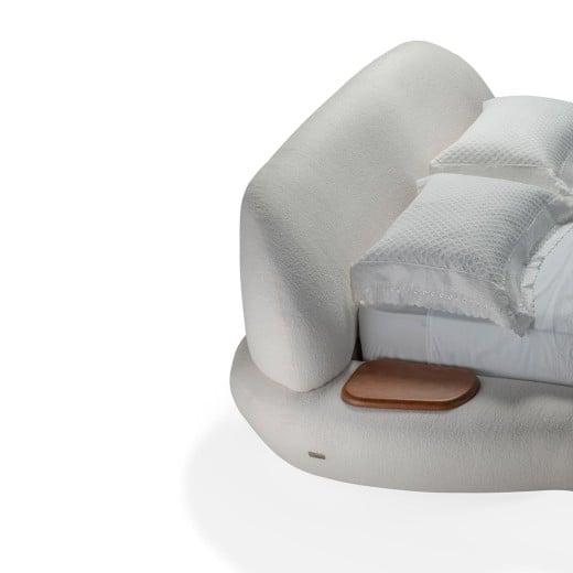 Cama Wonne Estofada com Apoio Lateral e Pés em Madeira 