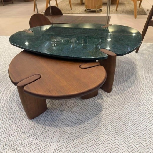 Mesa de Centro Faye Duo Pietre Redonda Tampo Madeira e Tampo Mármore Base Madeira Maciça Tauari Design by Studio 3 Design
