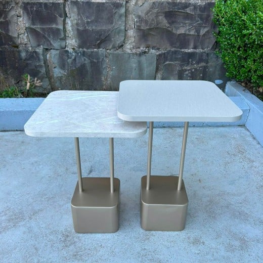 Mesa Lateral Alba Tampo Quadrado em Madeira Pintada Hastes Duplas e Base Cúbica em Aço Carbono com Pintura Epóxi