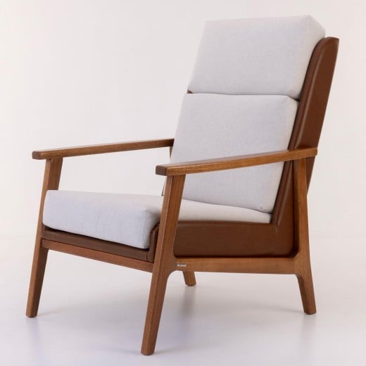 Poltrona Siona Estofada Estrutura Madeira Eucalipto Design Exclusivo Acabamento Premium