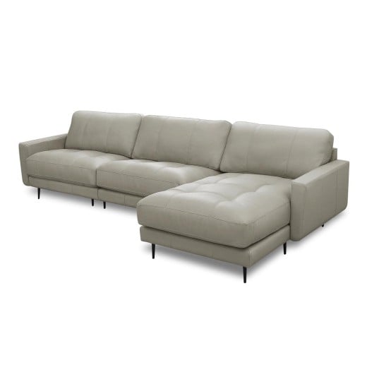 Sofá com Chaise Romulo 3 Módulos Couro Natural Almofadas Soltas Estrutura Madeira de Lei Eucalipto Pés em Aço Design Artesanal