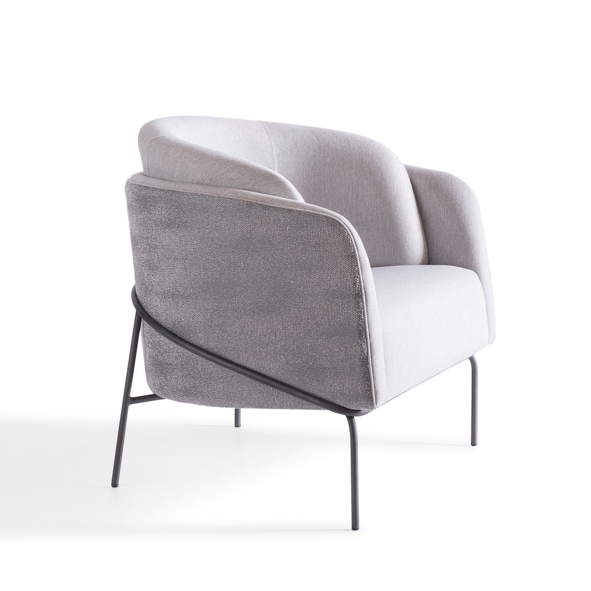 Poltrona Lanise Estofada Multilaminada Base Aço Carbono Pintura Metalizada