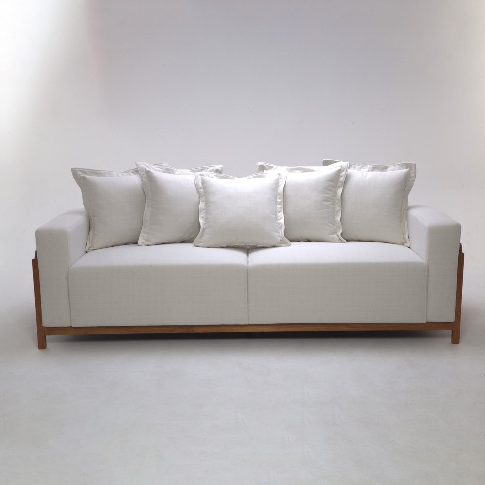 Sofá Amadeu 2 Lugares Almofadas Soltas Estrutura Madeira Eucalipto Design Exclusivo Acabamento Premium