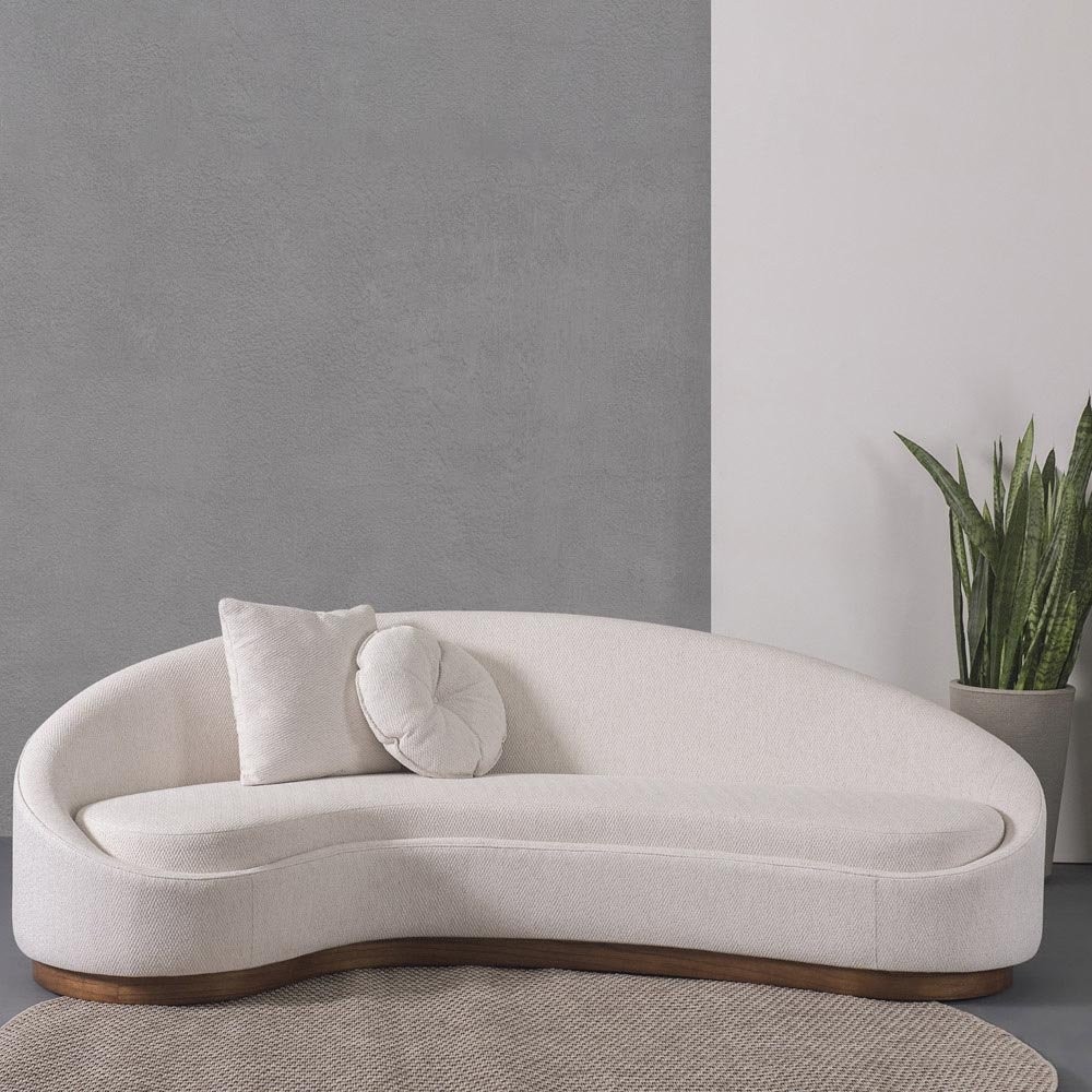 Sofá Elyadde Design Orgânico com Almofadas Decorativas Base Acabamento Lâmina Cinamomo